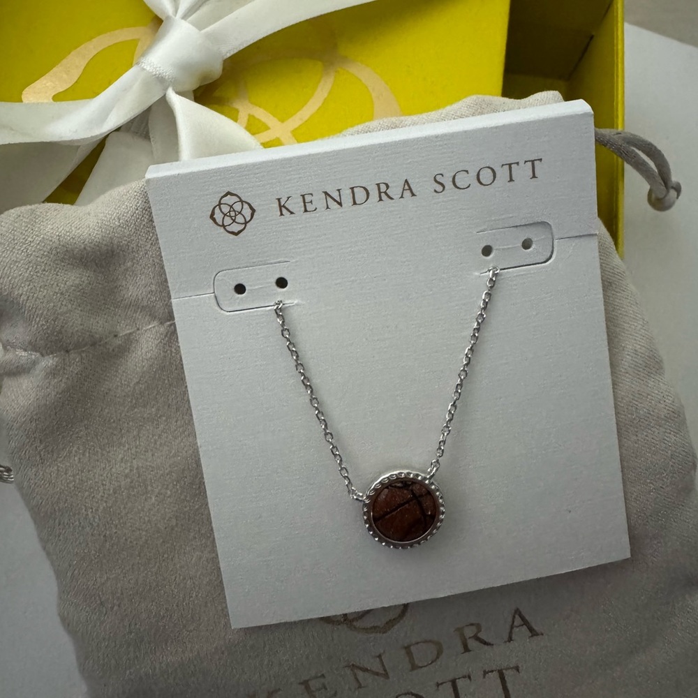 NWT-Kendra Scott Basketball Silver Short Pendant Necklace - Picture 4 of 4